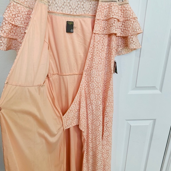 🌸Taylor Women’s Dress🌸 - Picture 3 of 4